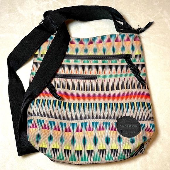 Dakine Handbags - 🌊 DAKINE Grey Multicolor Striped Shoulder Bag